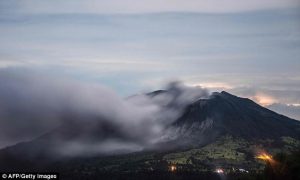 vulcão em erupção