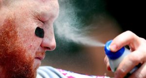 protetor solar nos olhos