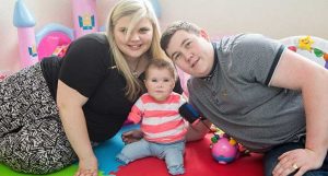 criança com membros amputados