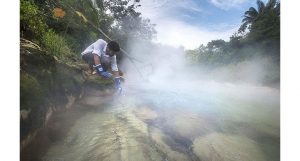 rio de água fervendo