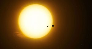 lua fora do sistema solar