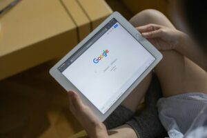 Nova interface de busca do Google com IA, mostrando aplicativos gerados instantaneamente e integração do AI Mode