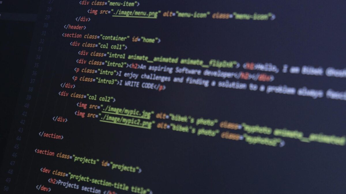 Interface de desenvolvimento com múltiplos agentes de IA mostrando abas de terminal e monitoramento no Claude Code