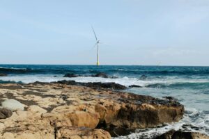 Turbinas eólicas offshore gigantes com 108 metros de pás instaladas no Estreito de Taiwan. Energia eólica é o futuro.
