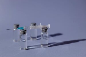 Representação científica de mutações genéticas em levedura durante experimento evolutivo controlado